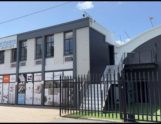 BUSINESS PROPERTY TO RENT IN CLAREMONT